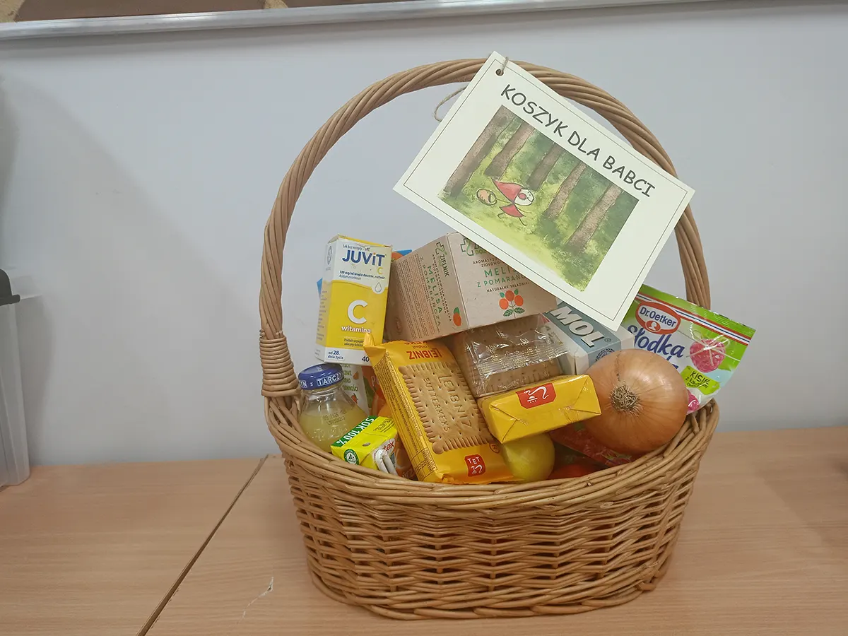  Koszyk z artykułami spoży...